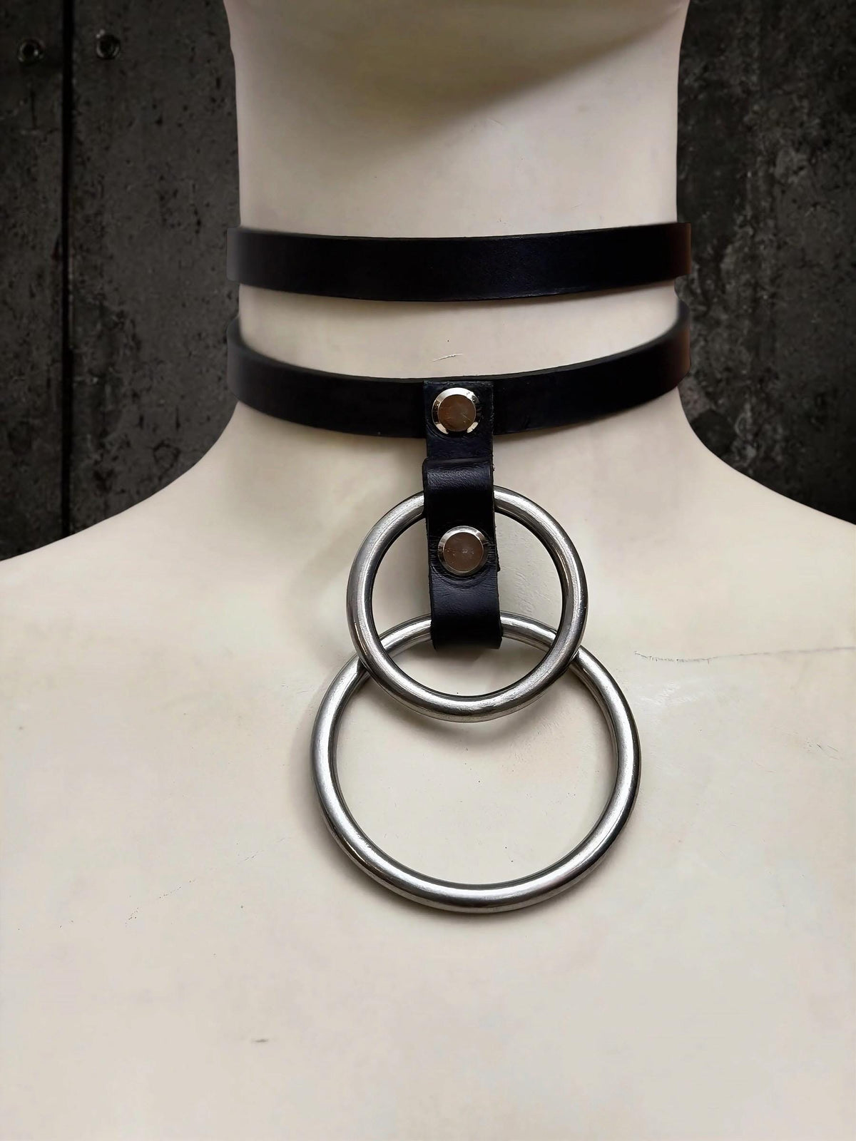 Italienisches Leder-Halsband mit Doppelriemen und O-Ring – Edelstahl-Beschläge