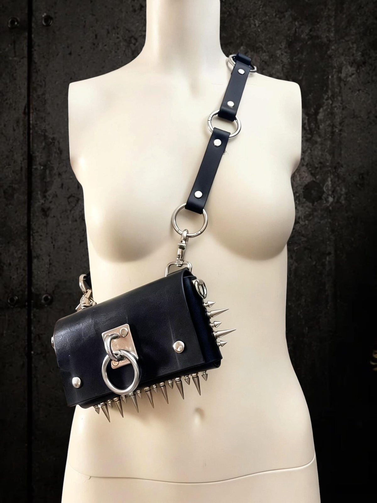 Modular Belt Strap: Leather, Stainless Steel Hardware, Versatile Accessory