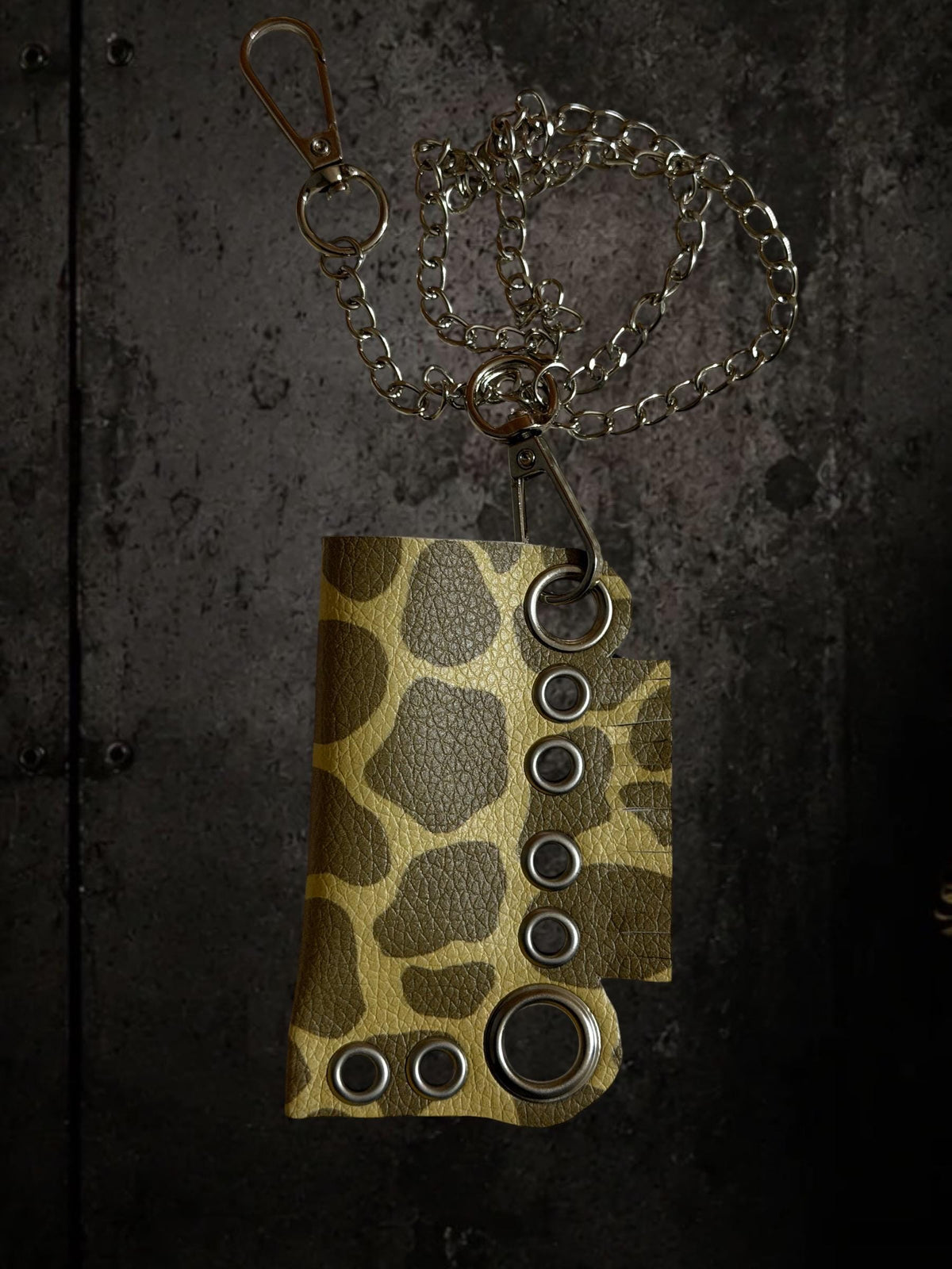 Giraffe Print Lighter Holder – Reinforced Synthetic Leather Case with Detachable Chain, Alternative Keychain Bag Charm
