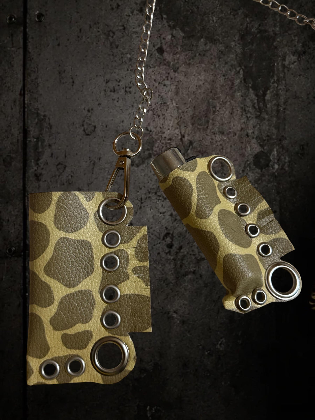 Giraffe Print Lighter Holder – Reinforced Synthetic Leather Case with Detachable Chain, Alternative Keychain Bag Charm