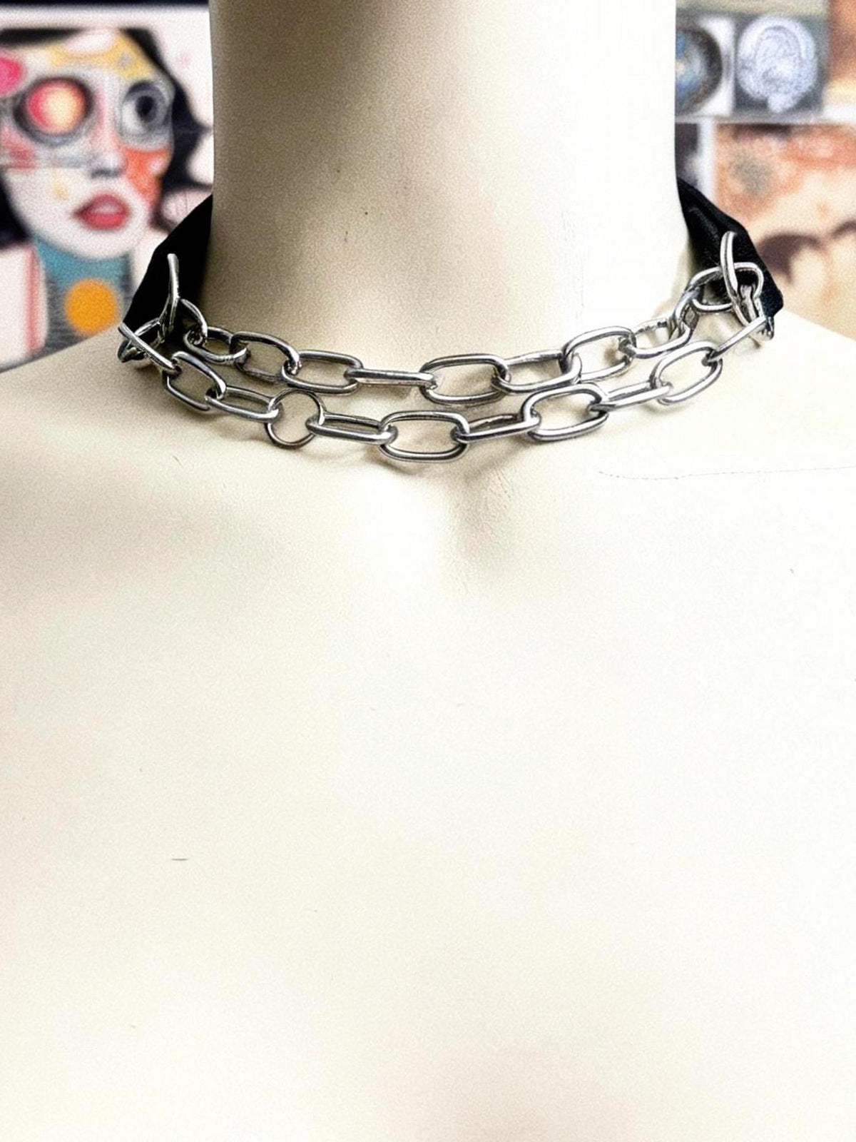 Tight choker fit on neck, short linked chain hugs black leather collar, 3 in 1 choker styling suggested.
